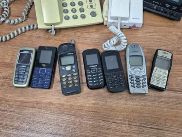 Telephones & Cellphones