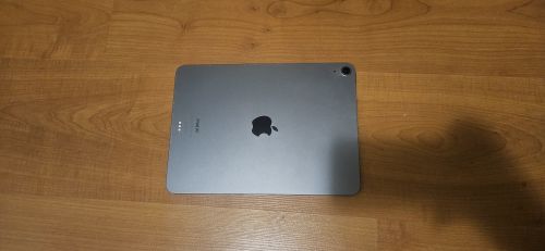 Apple iPad Air (5th Gen) 64GB Wi-Fi — Space Grey (Tested Working)