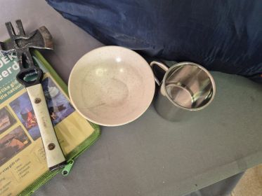 Camping Bundle — Sleeping Bag, Handboek Kampeerder, Camp Hatchet, Bowl & Steel Mug