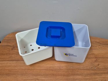 Lilimet Kitchens Retro Bread & Vegetable Keeper — Blue Lid