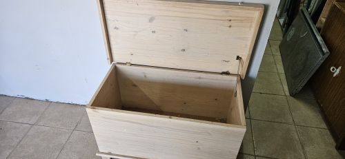 Pine Storage Chest / Blanket Box (90 × 45 × 45 cm)