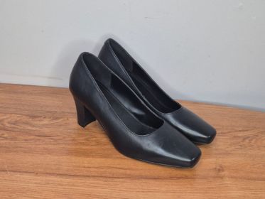Green Cross Black Leather Court Shoes — Size 39