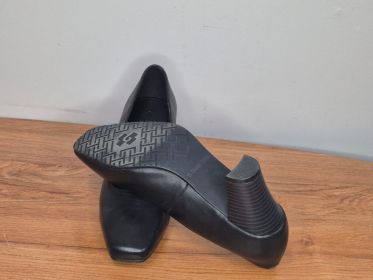 Green Cross Black Leather Court Shoes — Size 39