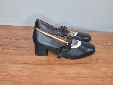 Froggie Black Leather Mary Janes — Size 4, Block Heel