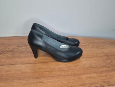 Froggie Black Leather Platform Courts — Size 9