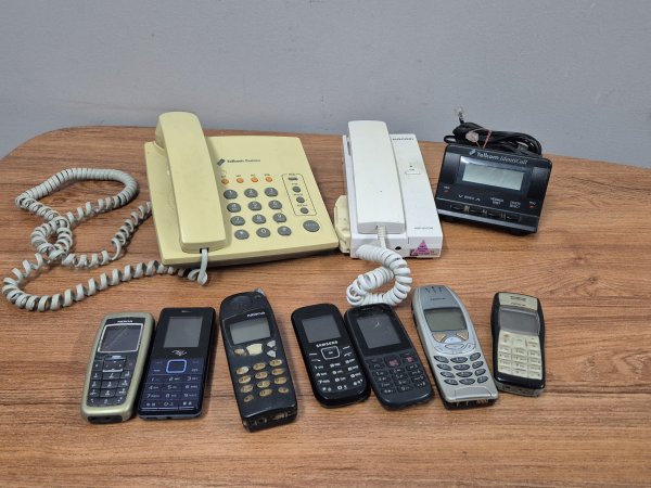 Telephones & Cellphones