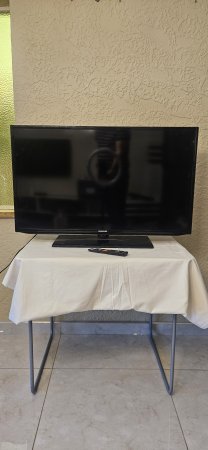42" Samsung TV - Working Condition