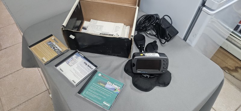 Garmin StreetPilot 2610 Portable Car GPS with MapSource Map CDs