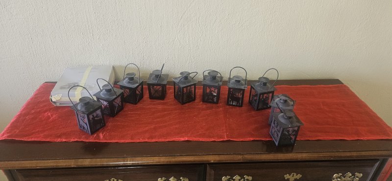 10 × Mini Christmas Metal Tea-Light Lanterns + Box of Tealights