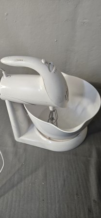 White Stand Mixer with Mixing Bowl