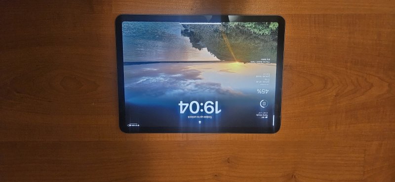 Apple iPad Air (5th Gen) 64GB Wi-Fi — Space Grey (Tested Working)