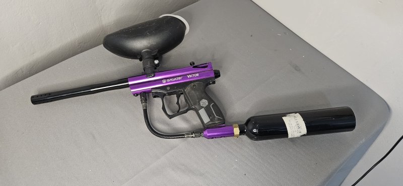 Spyder Victor Paintball Gun with Hopper & CO2 Tank