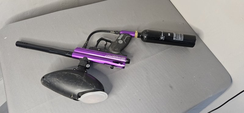 Spyder Victor Paintball Gun with Hopper & CO2 Tank