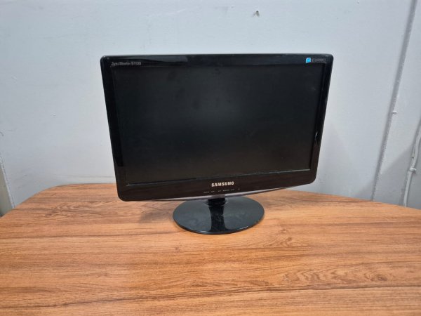 Samsung SyncMaster B1930 Widescreen LCD Monitor (Powers On, No Cables)
