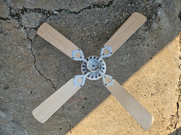 4-Blade Ceiling Fan — White with Light Wood-Grain Blades