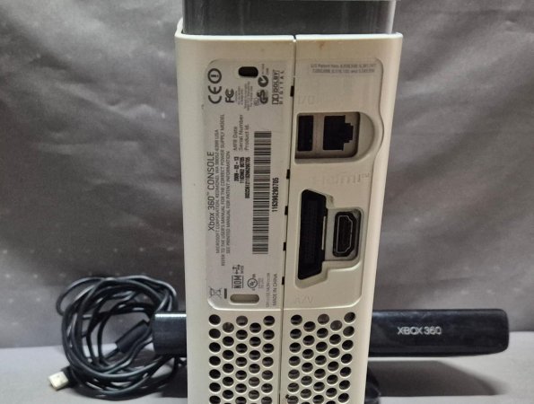 Xbox 360 Console (60GB) + Kinect Sensor + 2 Wireless Controllers