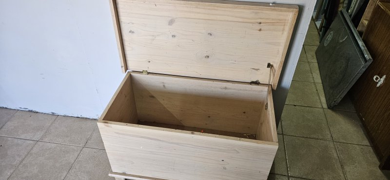 Pine Storage Chest / Blanket Box (90 × 45 × 45 cm)