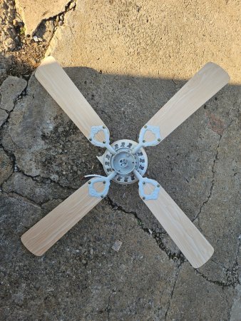 4-Blade Ceiling Fan — White-Washed Wood-Grain Blades