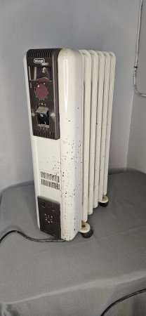 De'Longhi Oil-Filled Column Heater (7-Fin)(Not Working)