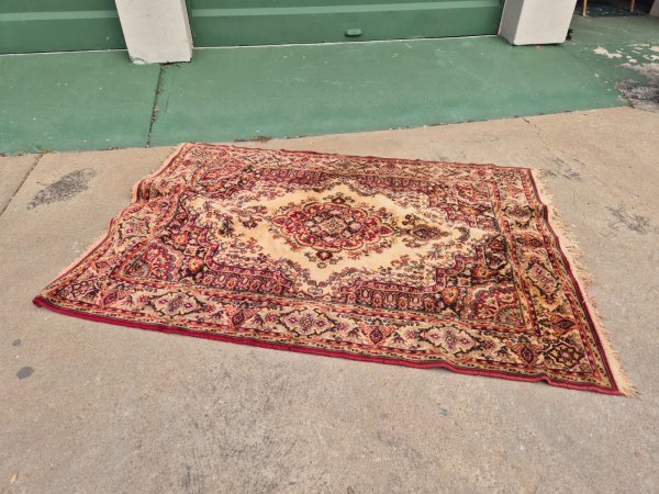 Persian-Style Medallion Rug / Carpet — Cream, Red & Navy