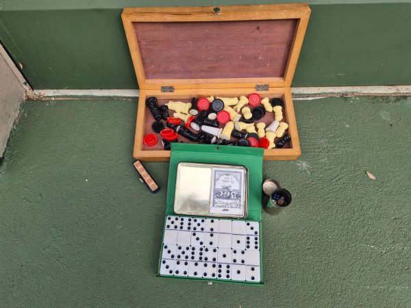 Games Compendium — Chess, Draughts, Dominoes, Cards & Dice