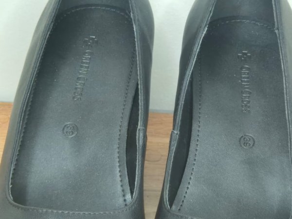 Green Cross Black Leather Court Shoes — Size 39