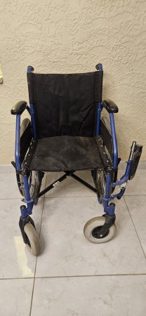 Wheelchair with Leg Support
