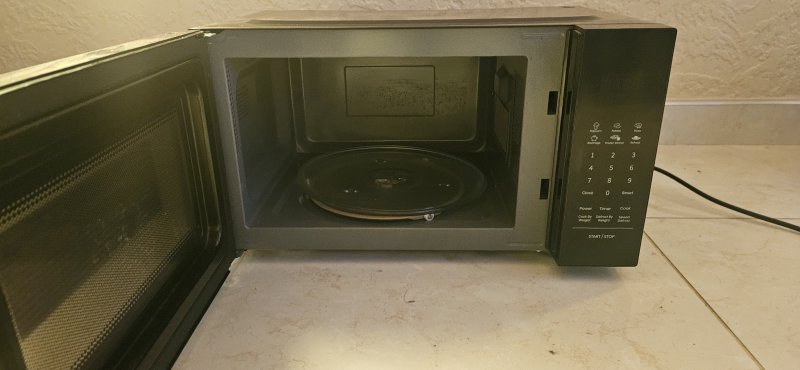 Hisense 28L Electronic Microwave Oven – Like New