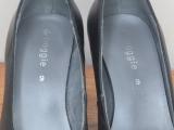Froggie Black Leather Platform Courts — Size 9 - Image 3
