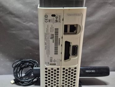 Xbox 360 Console (60GB) + Kinect Sensor + 2 Wireless Controllers