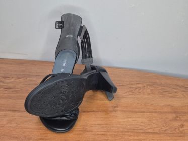 Froggie Black Leather Strappy Sandals — Size 9, Ankle Strap
