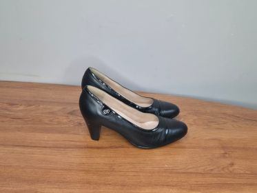 Froggie Black Leather Court Shoes — Size 3, Cap Toe