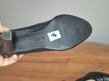 Froggie Black Leather Court Shoes — Size 3, Cap Toe