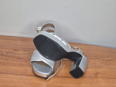 Froggie Silver Metallic Platform Sandals — Size 4