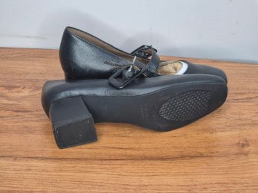 Froggie Black Leather Mary Janes — Size 4, Block Heel