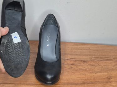 Froggie Black Leather Platform Courts — Size 6