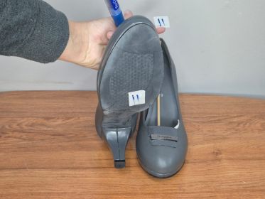 Froggie Grey Leather Platform Courts — Size 9