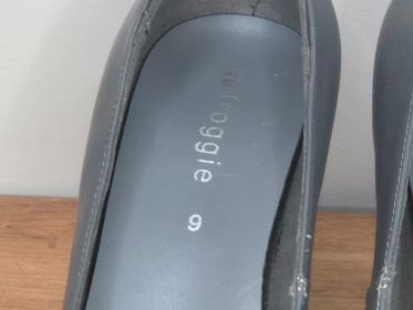Froggie Grey Leather Platform Courts — Size 9