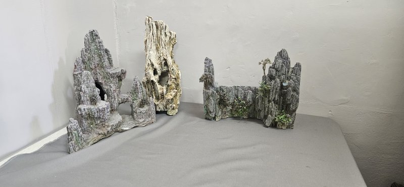 Aquarium Decor Collection — 8 Resin Ornaments (Temple, Wreck, Walker, Hobbit House & More)