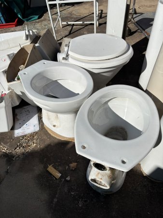 Toilet Pans & Toilet with Seat — Salvage Lot