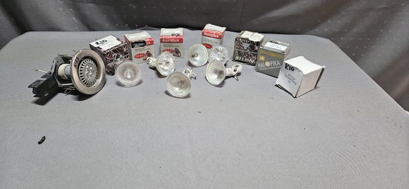 Job Lot of Halogen Downlight Bulbs (GU10/MR16) + Fitting
