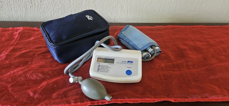 A&D UA-702 Digital Blood Pressure Monitor with Cuff & Case