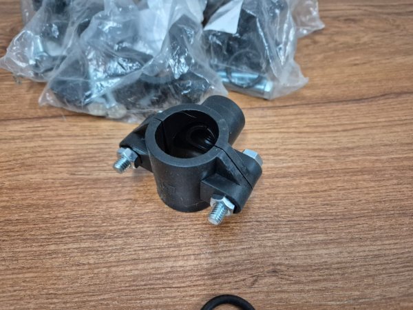 Nylon Saddle Clamps Ø32 × ½″ ×5 — New in Bags
