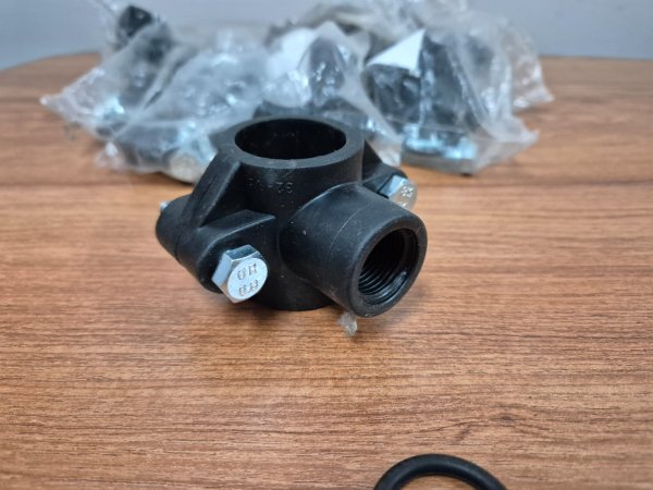Nylon Saddle Clamps Ø32 × ½″ ×5 — New in Bags
