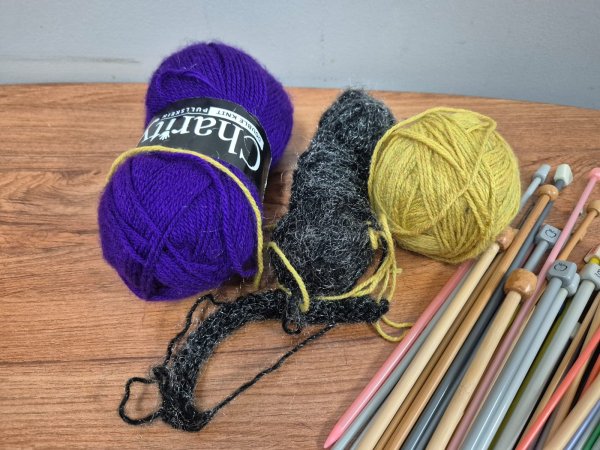 Knitting Bundle — Assorted Needles, Milward Pin Gauge & Yarn