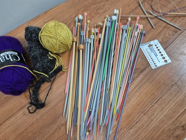 Knitting Bundle — Assorted Needles, Milward Pin Gauge & Yarn