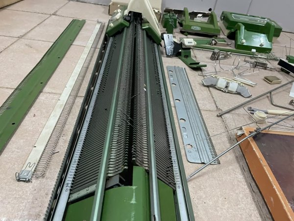 Vintage Knitting Machines Bundle — Superba/Cresta + Empisal KH-710 with Ribber