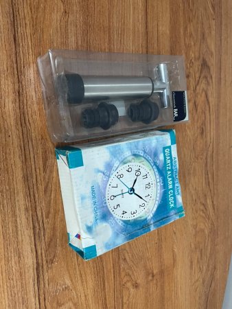 Wine Pump & Saver Set + Ao Lishi Quartz Alarm Clock
