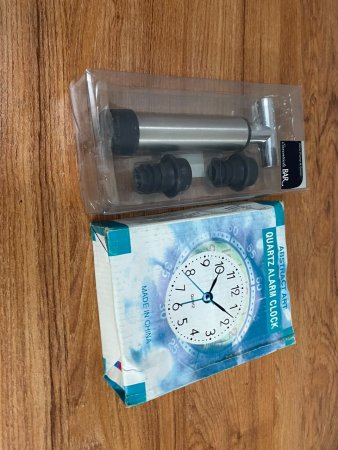 Wine Pump & Saver Set + Ao Lishi Quartz Alarm Clock