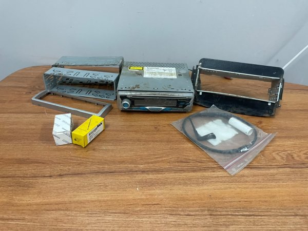 Car Parts Lot — Radio & Fitting Kit, Oil Pressure Switch, Vehicle Seat